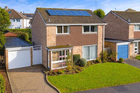 4 bed property, in The Crofts, £700,000