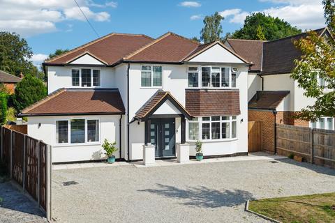 4 bed property, in Monument Lane, £1,220,000