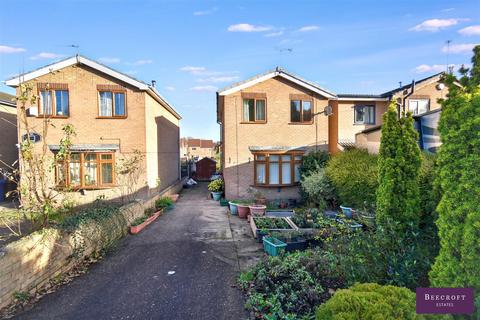 3 bed property, in Hemingfield Road, £170,000