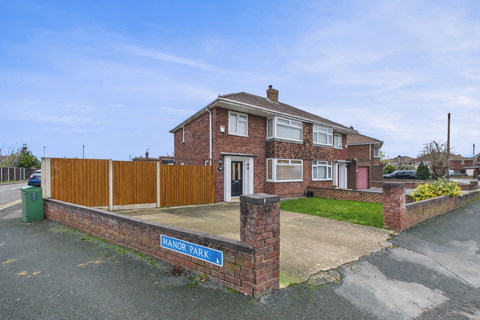 3 bed property, in Nine Elms Road, £350,000