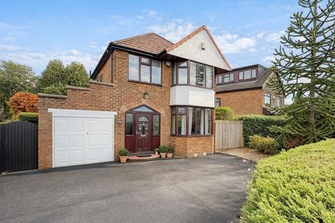 3 bed property, in Waterloo Road, £450,000