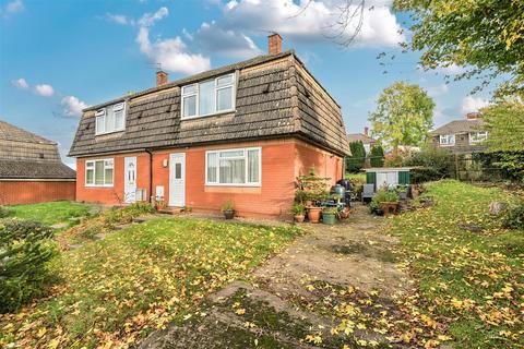 3 bed property, in Barbour Gardens, £290,000