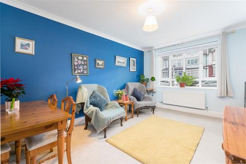 2 bed property, in Valley Road, £350,000