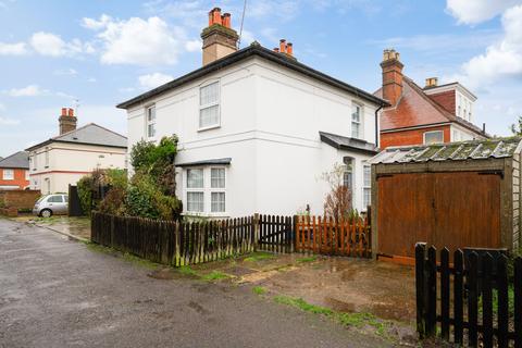 2 bed property, in Magazine Place, £425,000