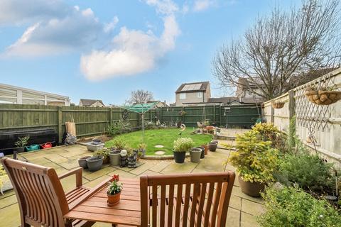 3 bed property, in Middle Ground, £300,000