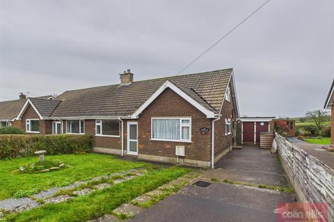 2 bed property, in Burniston Gardens, £200,000