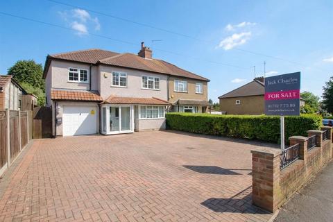 4 bed property, in Hillingdon Avenue, £675,000