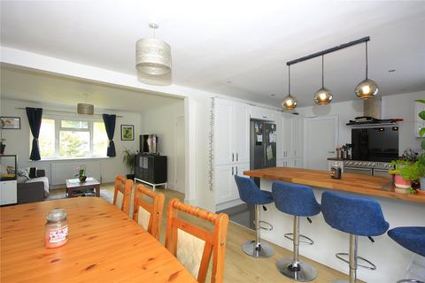 4 bed property, in Hazelwood Avenue, £550,000
