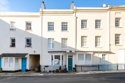 3 bed property, in Lower Market Street, £850,000