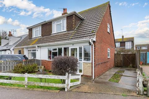 3 bed property, in Faversham Road, £275,000