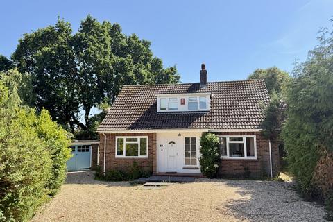 3 bed property, in Daniells Close, £895,000