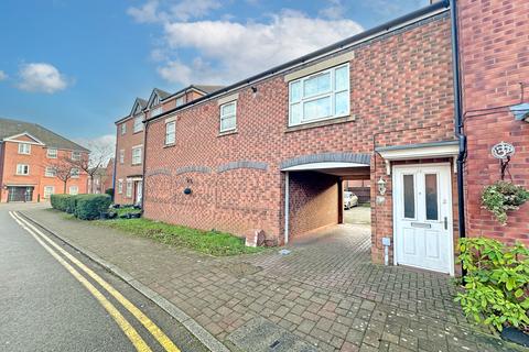 2 bed property, in Creed Way, £160,000