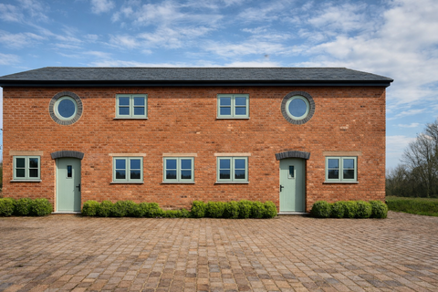 3 bed property, in Thornton Green Lane, £300,000