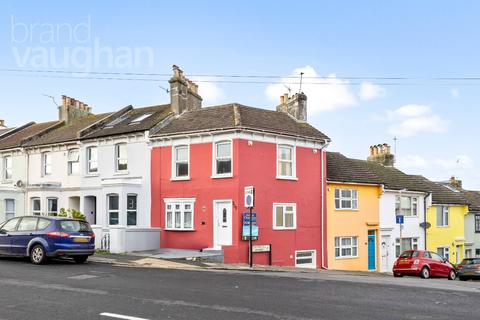 5 bed property, in Queens Park Road, £550,000