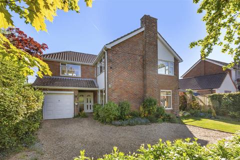 5 bed property, in Common Road, £860,000