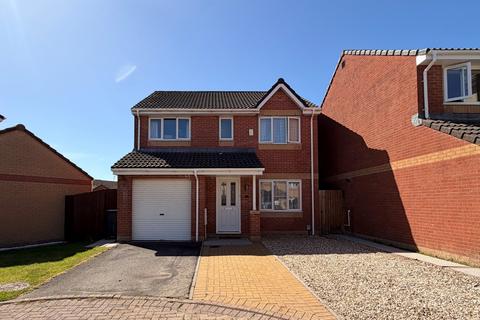 4 bed property, in Mitchell Close, £340,000