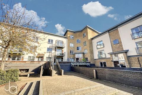 2 bed property, in Quayside Drive, £130,000