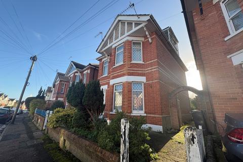 3 bed property, in Acland Road, £325,000