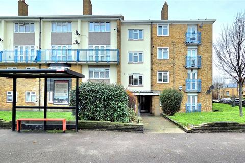 1 bed property, in St. Andrew's Road, £275,000