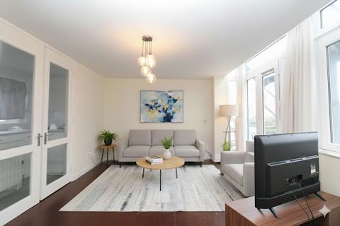 1 bed property, in Loats Road, £325,000