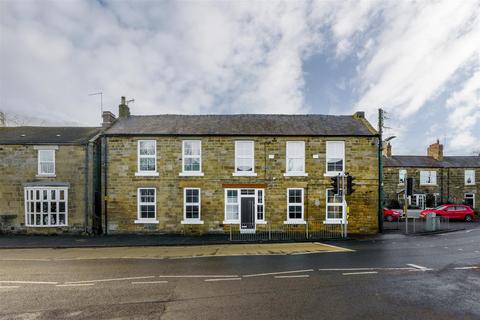 4 bed property, in South Road, £300,000