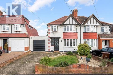 3 bed property, in Walsingham Gardens, £590,000