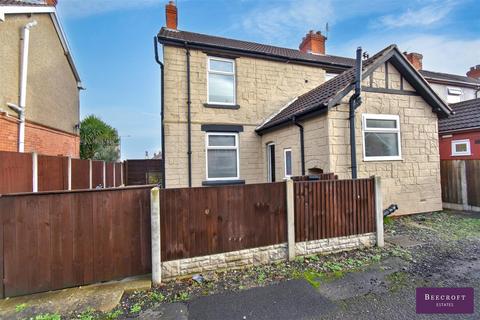 3 bed property, in Great North Road, £140,000