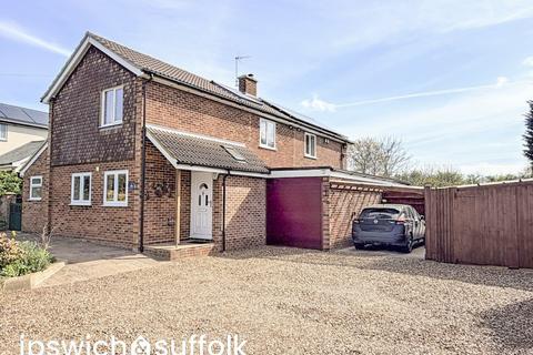 5 bed property, in Main Road, £575,000