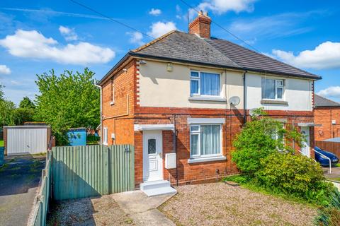 2 bed property, in Woodhouse Crescent, £190,000