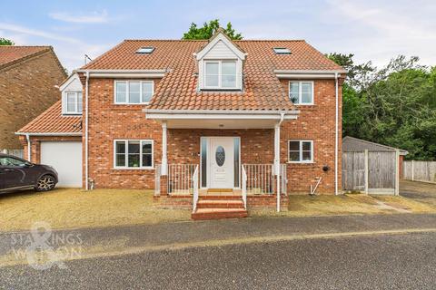 6 bed property, in Mulberry Tree Close, £500,000