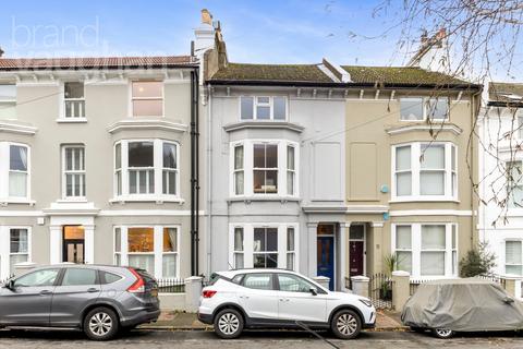 4 bed property, in Shaftesbury Road, £575,000