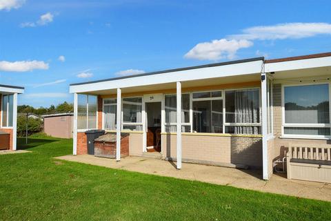 2 bed property, in Links Road, £58,000