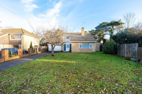 4 bed property, in Yarmouth Road, £425,000