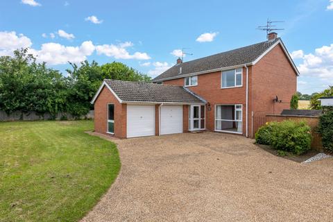 4 bed property, in Mole Hill, £500,000