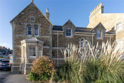 2 bed property, in Coastguard Crescent, £285,000