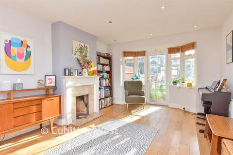 3 bed property, in Ladies Mile Road, £550,000
