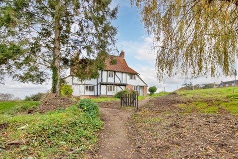 5 bed property, in Little Pattenden Cottages, £795,000