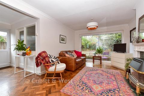 3 bed property, in Windfield, £500,000