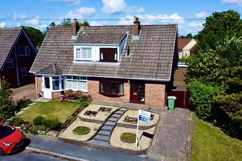 3 bed property, in Knowsley View, £250,000