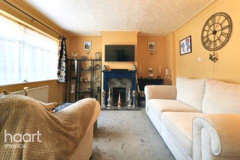 3 bed property, in Primrose Hill, £230,000