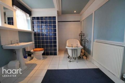 5 bed property, in Lincoln Street, £300,000