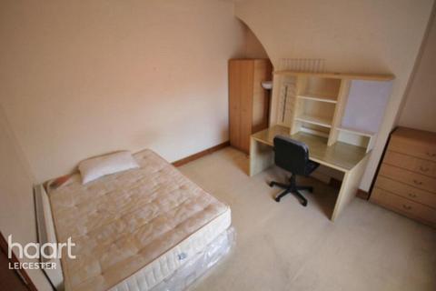 5 bed property, in Lincoln Street, £300,000
