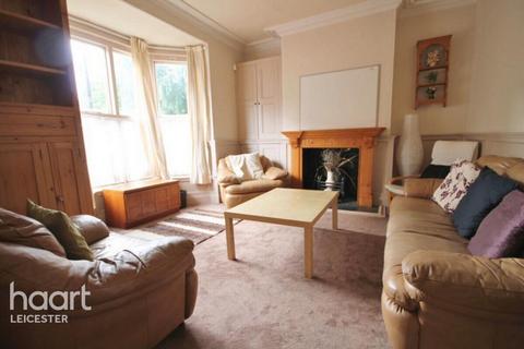 5 bed property, in Lincoln Street, £300,000