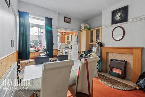 3 bed property, in Carlton Road, £210,000