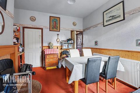 3 bed property, in Carlton Road, £210,000
