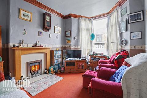 3 bed property, in Carlton Road, £210,000