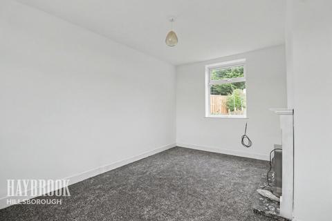 2 bed property, in Browning Close, £140,000