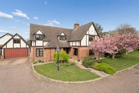 4 bed property, in Maltings Close, £850,000