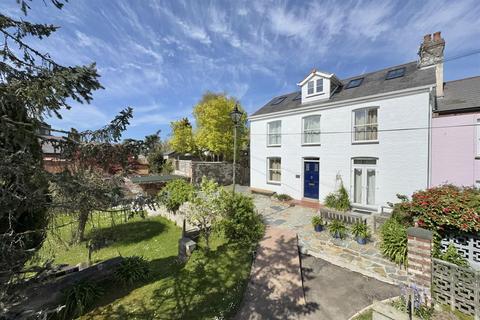 5 bed property, in Parkins Terrace, £600,000