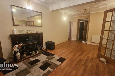 4 bed property, in Miskin Street, £240,000